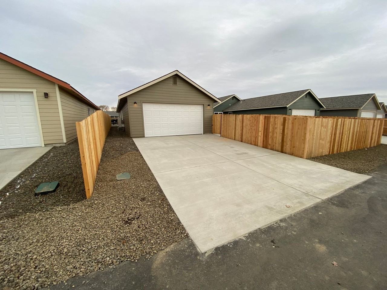 2521 N Benjamin Ln - Photo 2 of 18