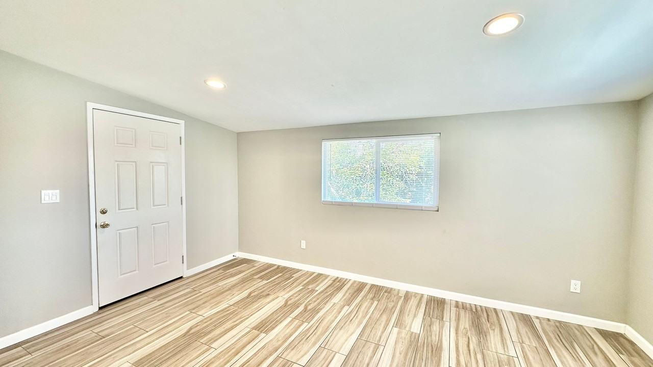 3410 Alta Vista Dr - Photo 2 of 24