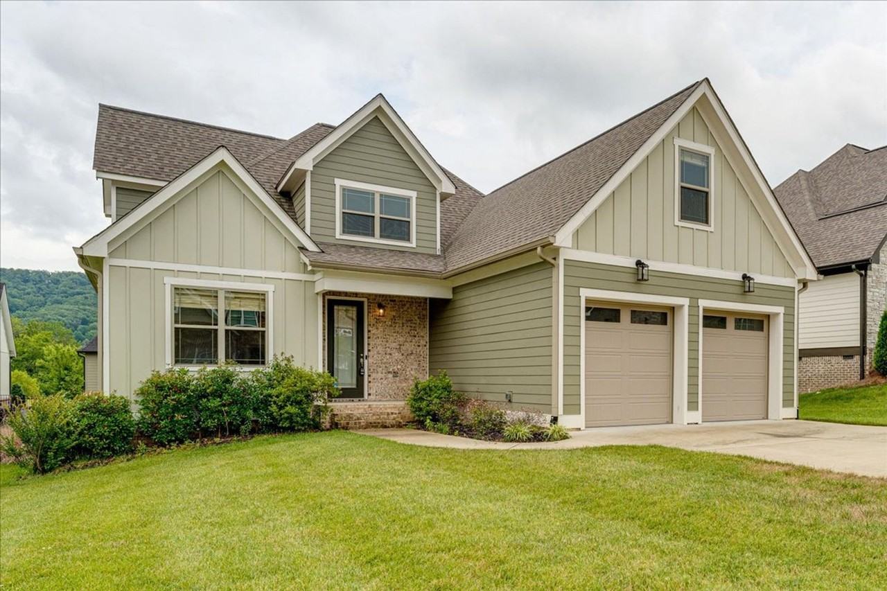 2318 Large Oak Dr - Photo 2 of 36