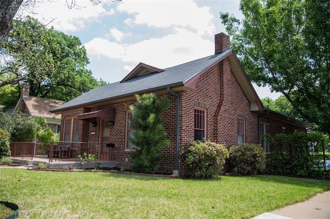 1115 W 22nd 1/2 St - Photo 2 of 30