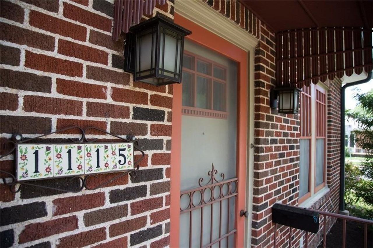 1115 W 22nd 1/2 St - Photo 3 of 30