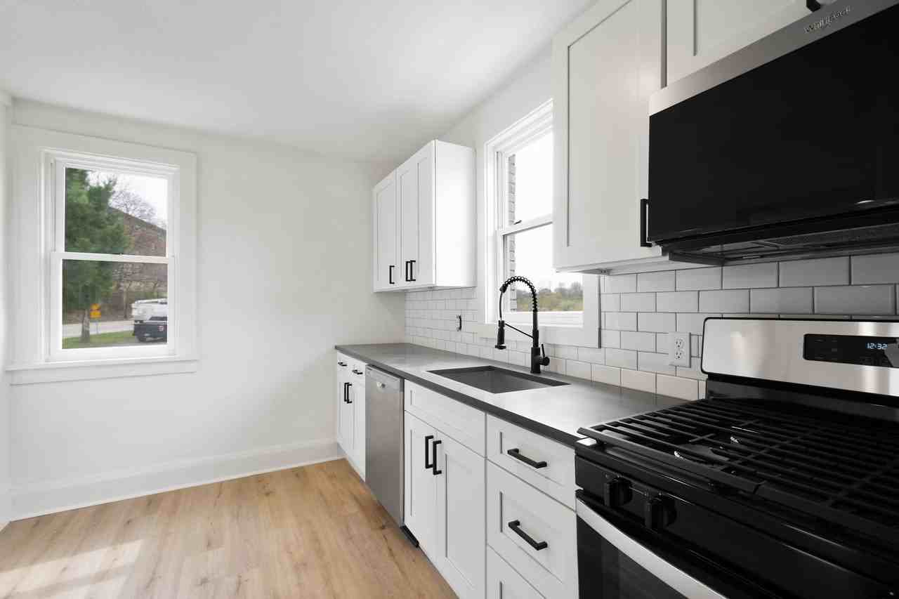1111 Mcneilly Ave - Photo 3 of 20