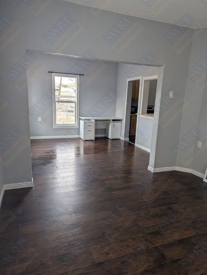 109 Thomas St - Photo 3 of 12