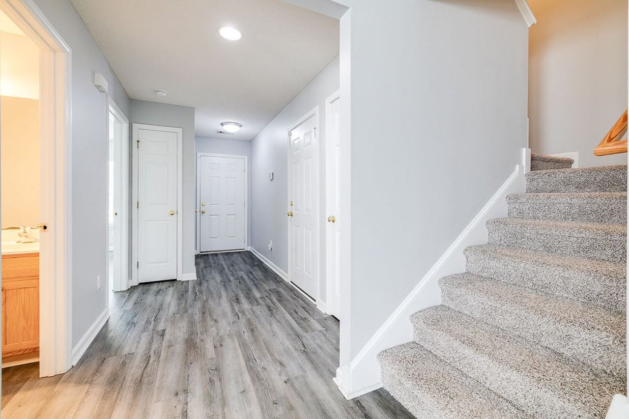 328 Winchester Dr - Photo 3 of 39