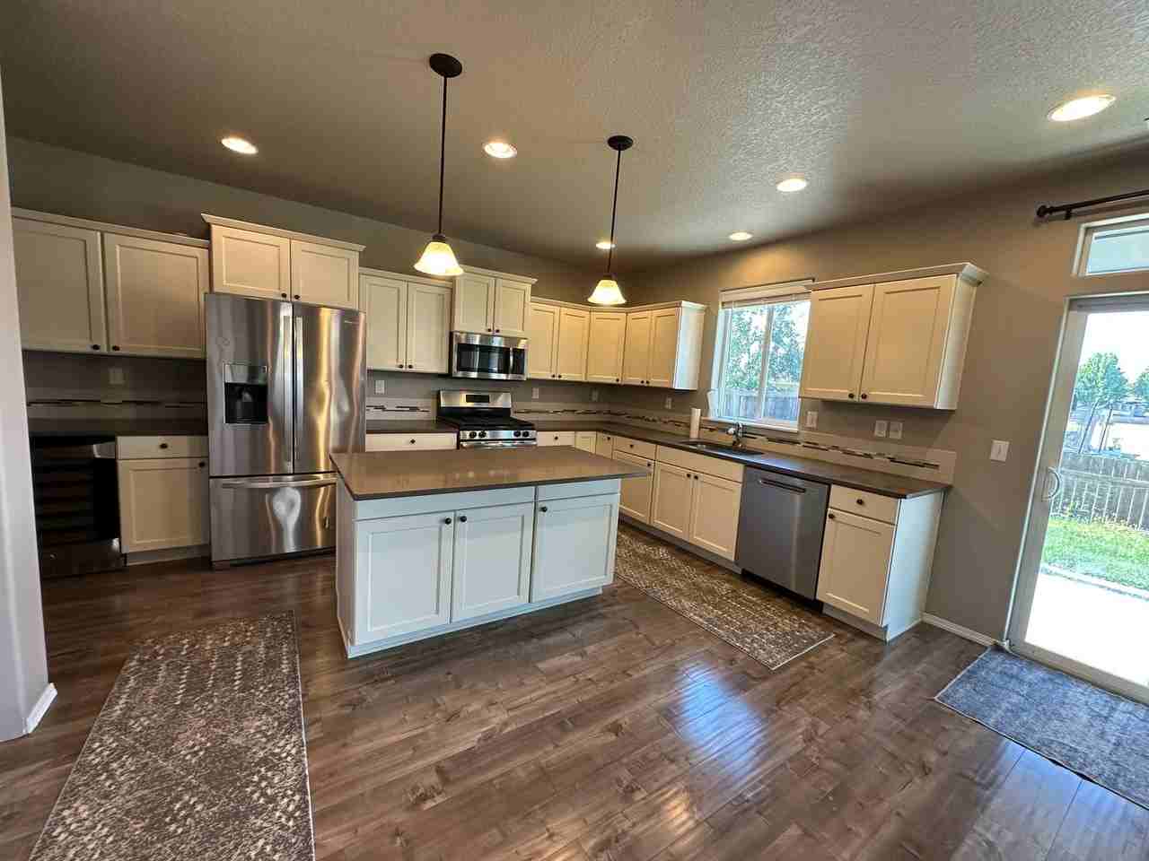 3834 Alameda Ct Ne - Photo 2 of 15