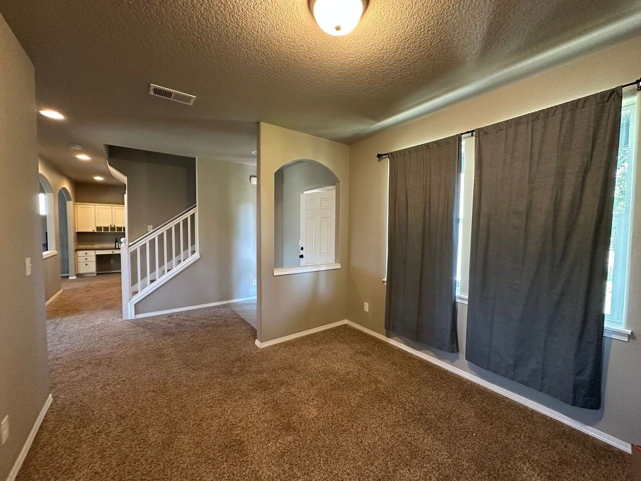 3834 Alameda Ct Ne - Photo 5 of 15