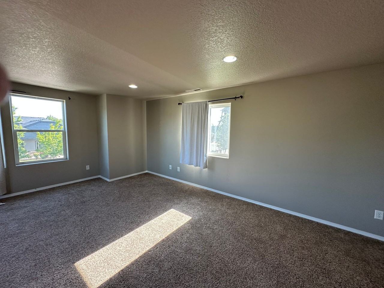3834 Alameda Ct Ne - Photo 6 of 15