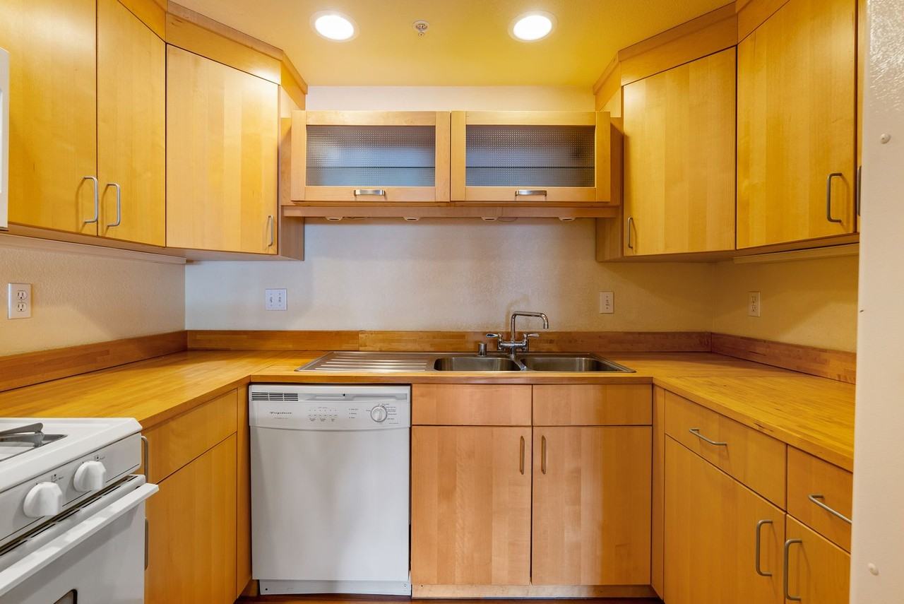 2074-2078 Parker Street - Residential - Photo 7 of 40