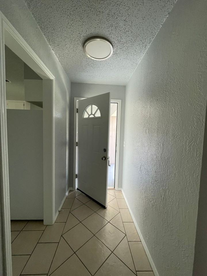 5808 Nw Liberty Ave - Photo 5 of 26