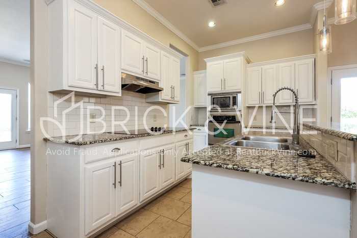 6609 Westlake Blvd - Photo 3 of 17