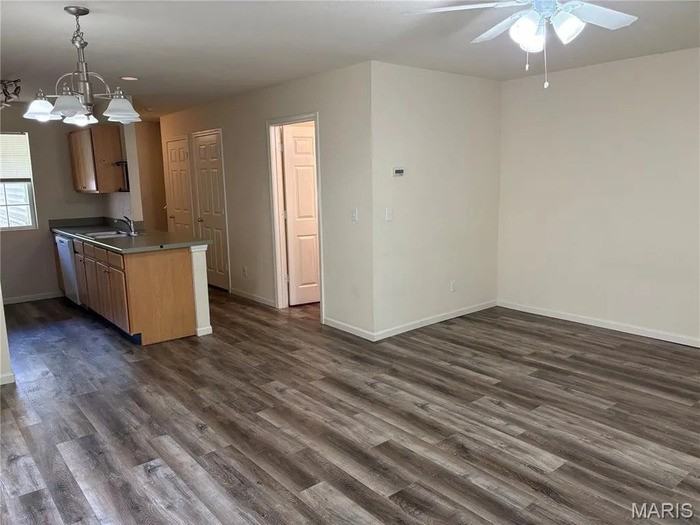 5423 Lakewood Ter - Photo 3 of 9