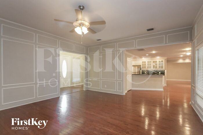 1709 Plummer Dr - Photo 3 of 15