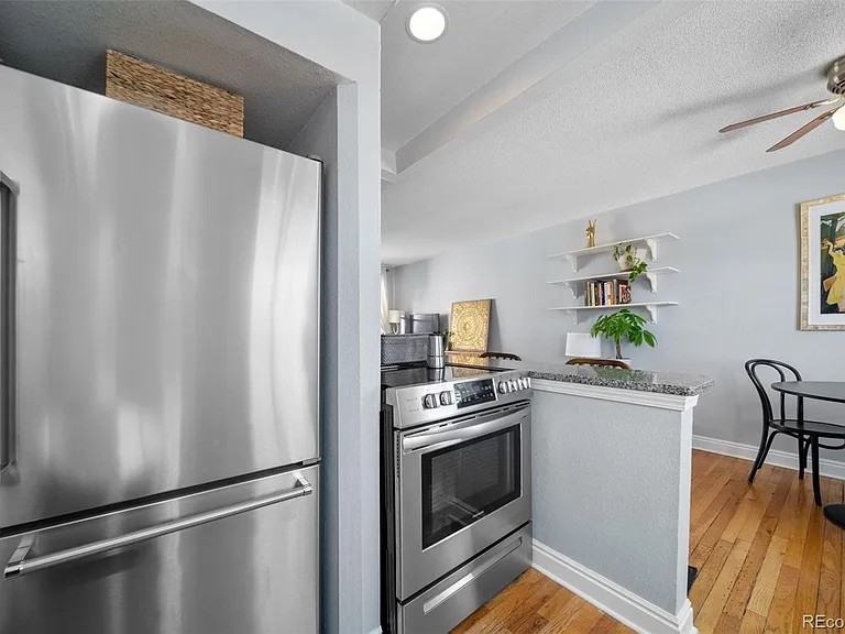 2823 Jasmine St - Photo 2 of 12