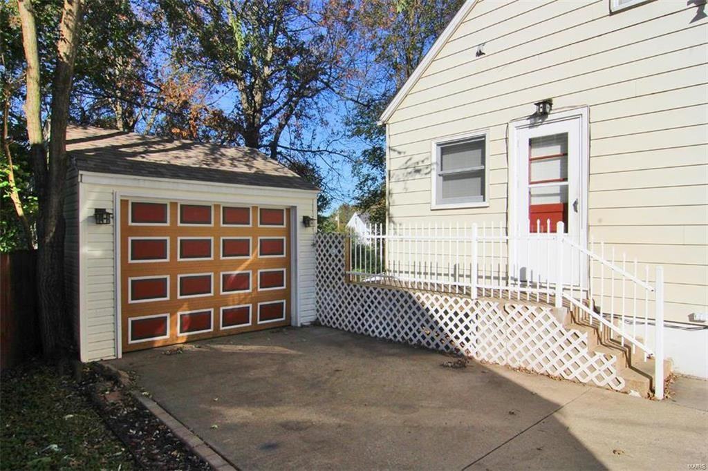 221 Henderson St #NA - Photo 3 of 24