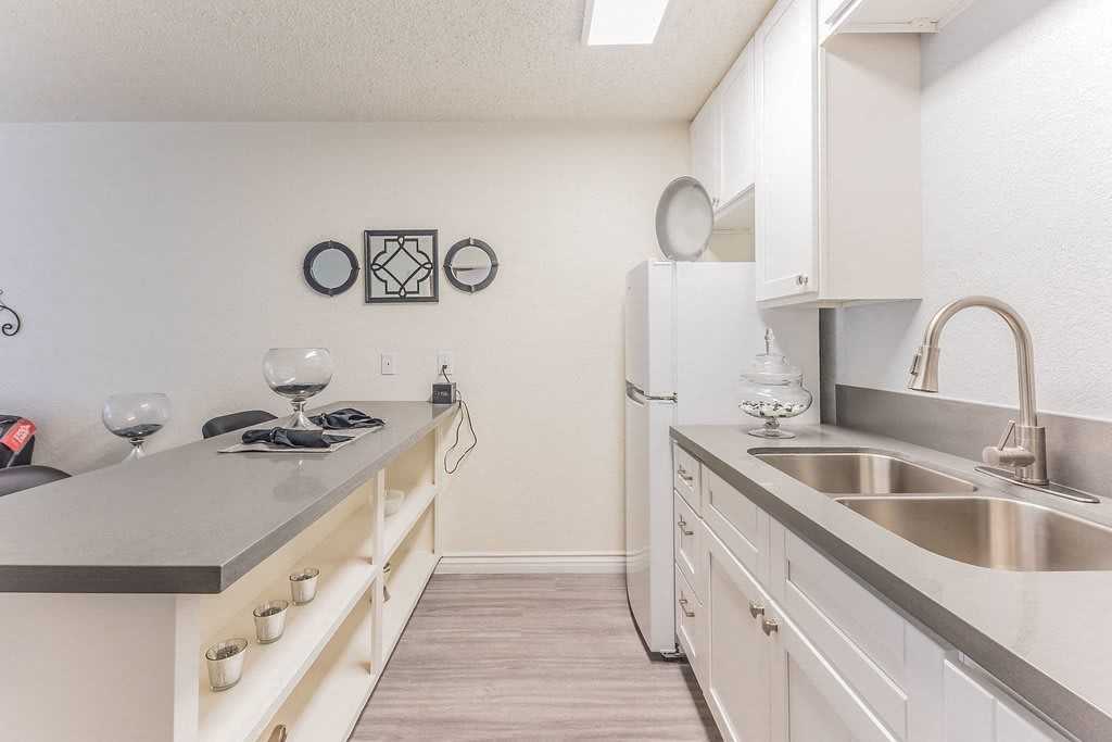 University Gardens - Photo 2 of 21