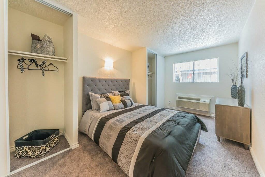 University Gardens - Photo 4 of 21