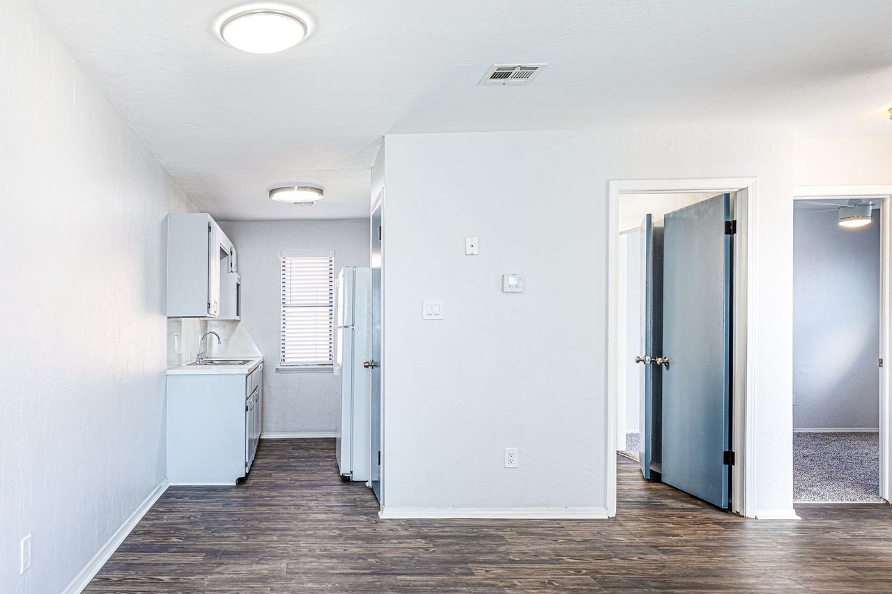 4040 Nw Ozmun Ave #4040C - Photo 6 of 18