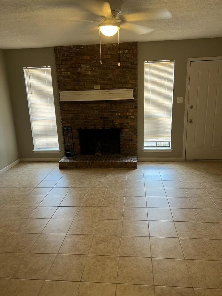 151 Susan Street - Photo 3 of 10