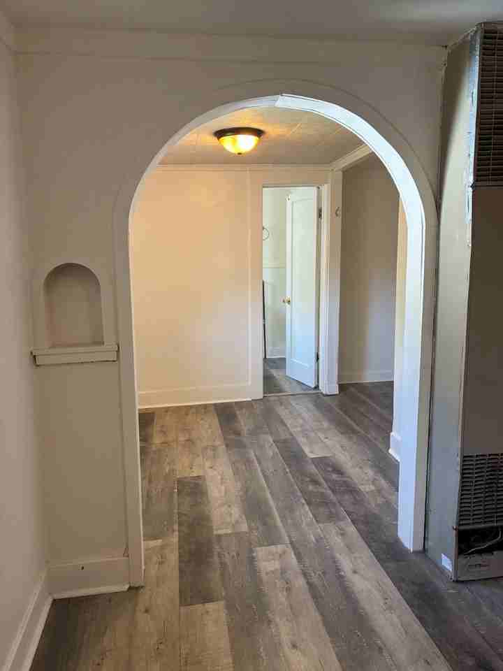 1312 Hansen Ave - Photo 4 of 11