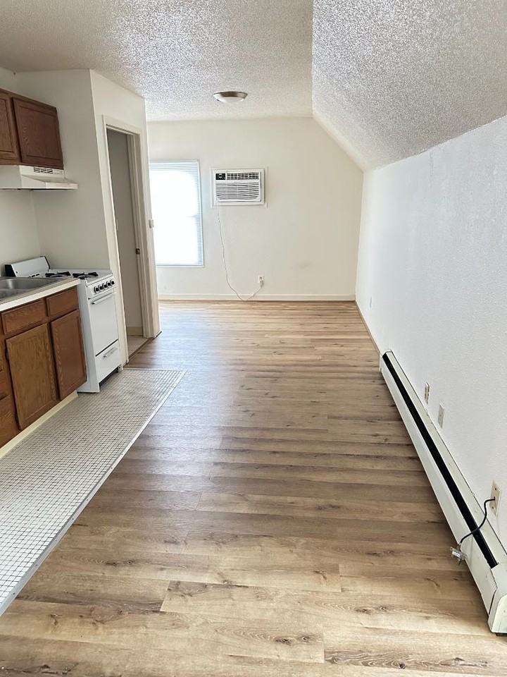 127 1/2 Welch Ave - Photo 2 of 5