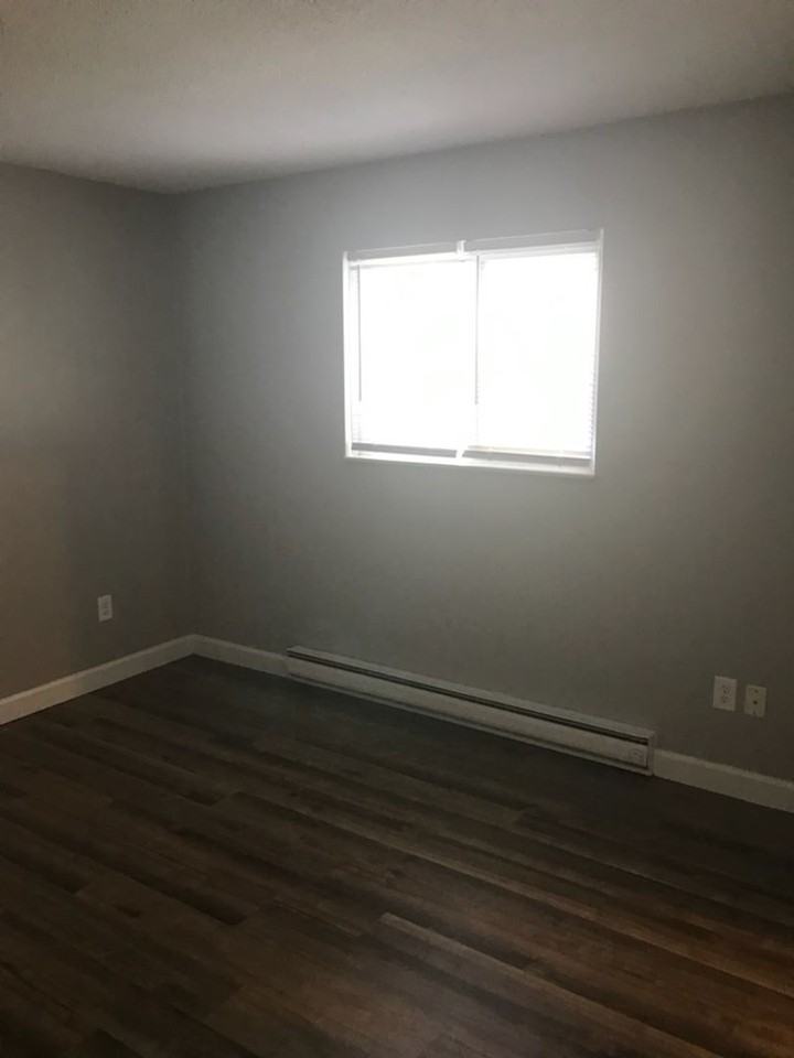 Erie Shores Apartments - Photo 3 of 12