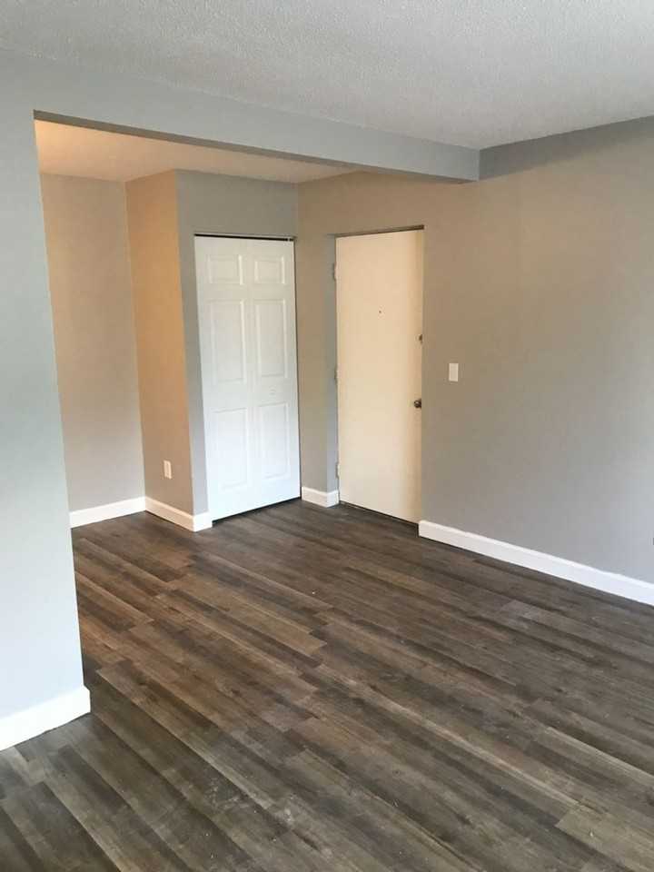 Erie Shores Apartments - Photo 6 of 12