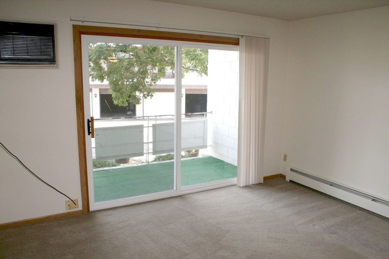 4456 Parklawn Ct Apartments - Photo 4 of 9