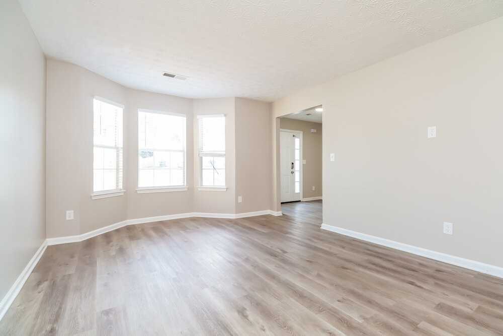 1085 Ivey Ln - Photo 4 of 17