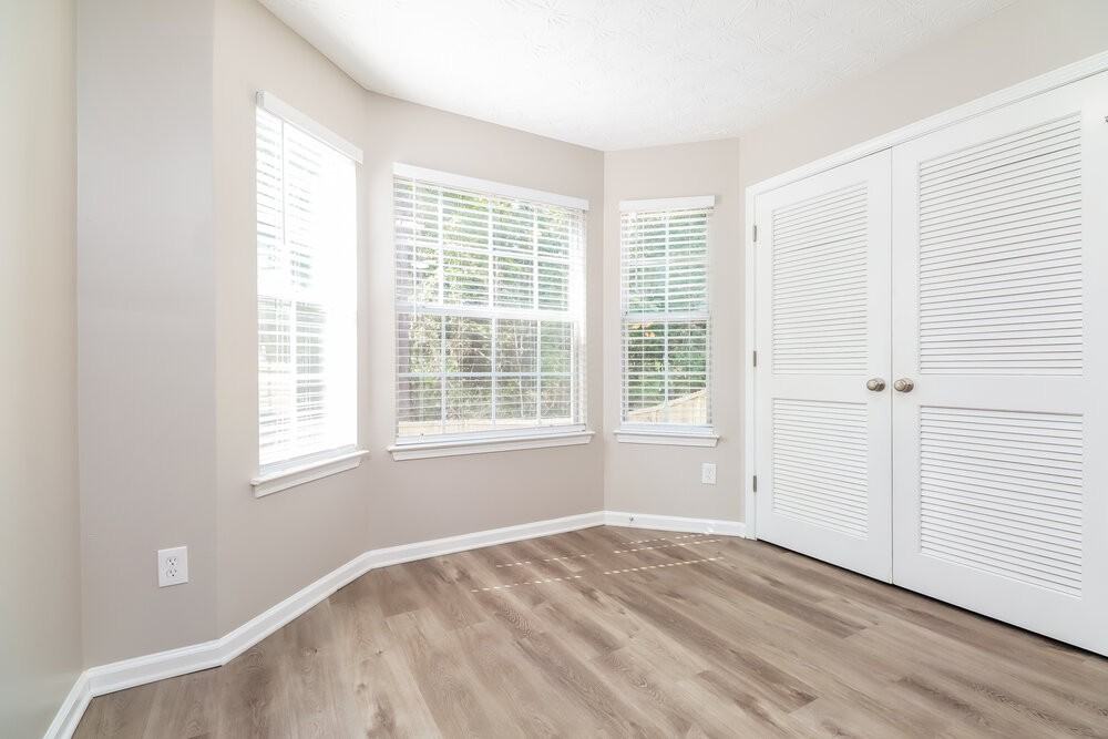 1085 Ivey Ln - Photo 5 of 17