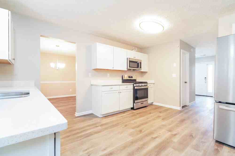 1085 Ivey Ln - Photo 6 of 17