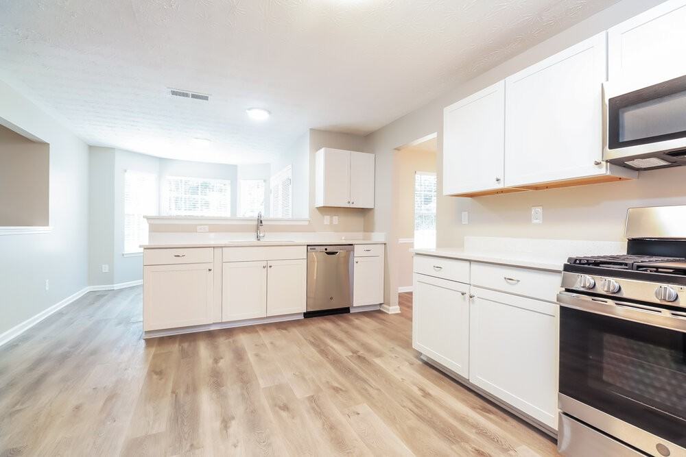1085 Ivey Ln - Photo 7 of 17