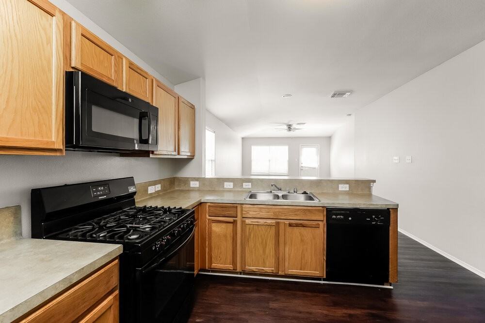 1811 Adobe Stone Dr - Photo 6 of 16