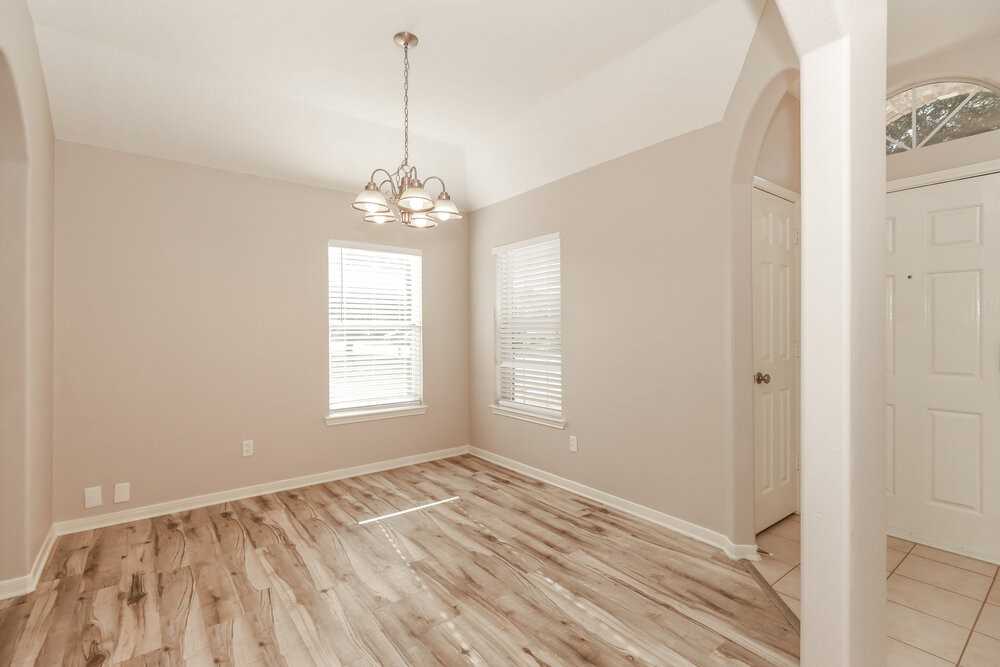 11002 Northam Dr - Photo 6 of 16