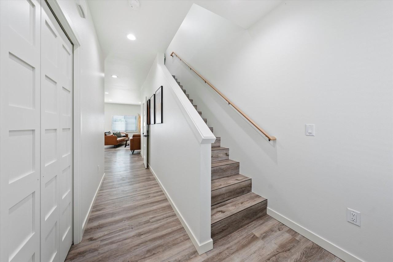 638 G St NE - Photo 4 of 50