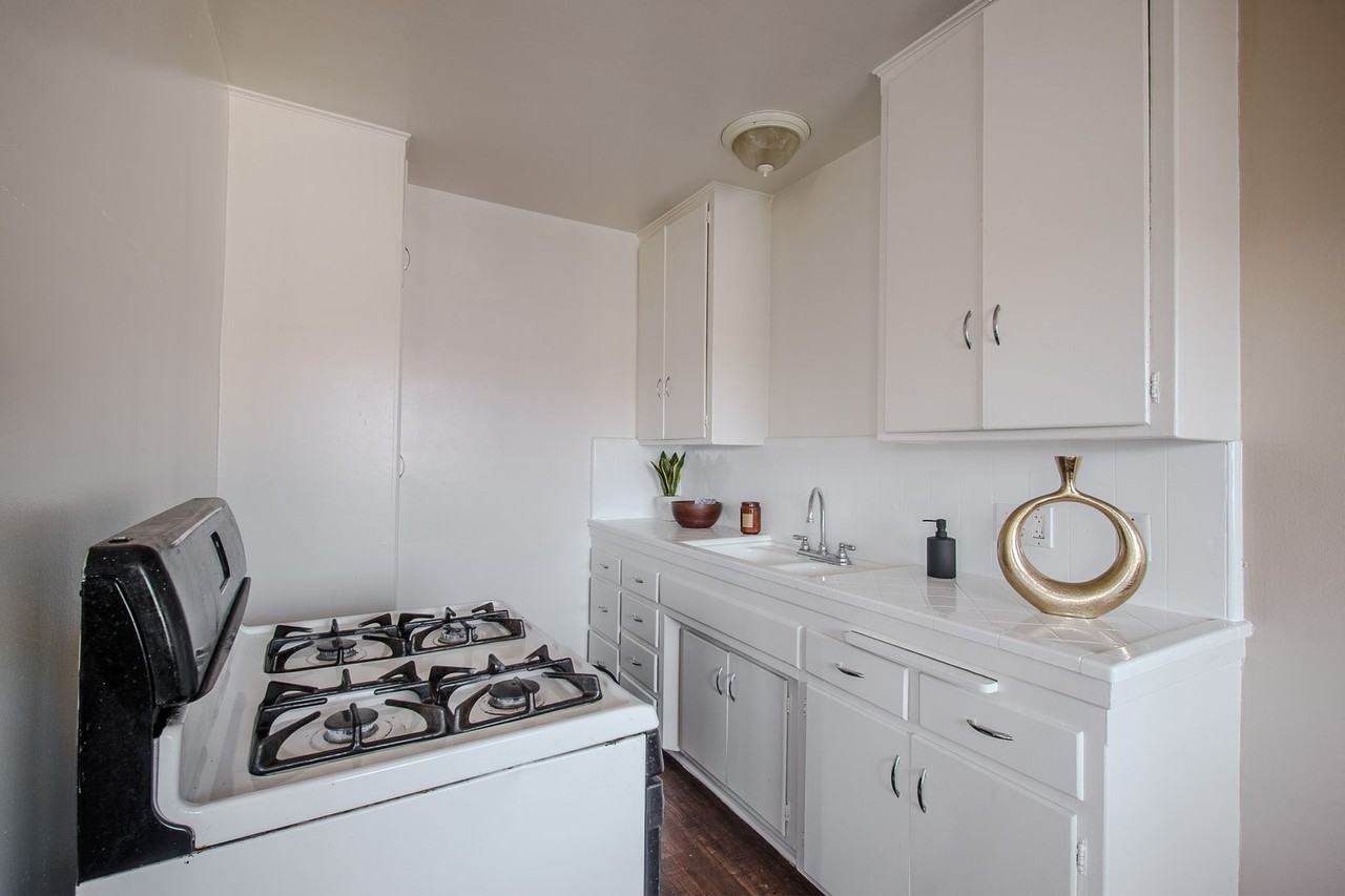 1887 Locust Ave - Photo 3 of 5