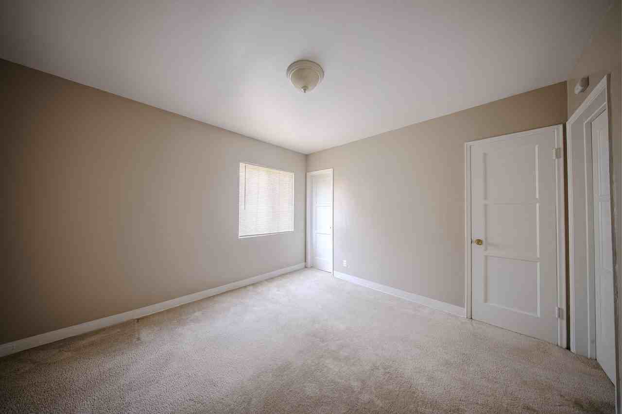 1887 Locust Ave - Photo 4 of 5