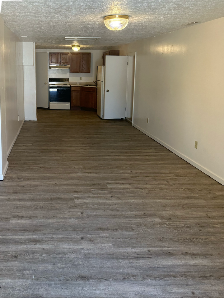 9016 W Jackson St - Photo 2 of 11