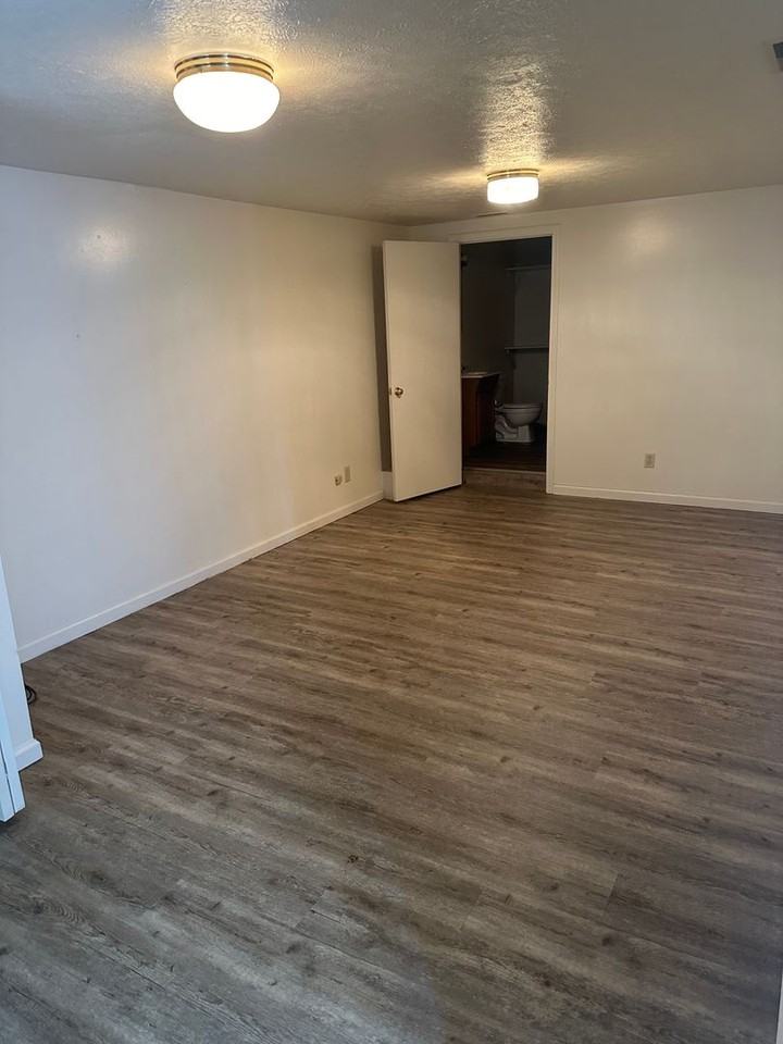 9016 W Jackson St - Photo 3 of 11