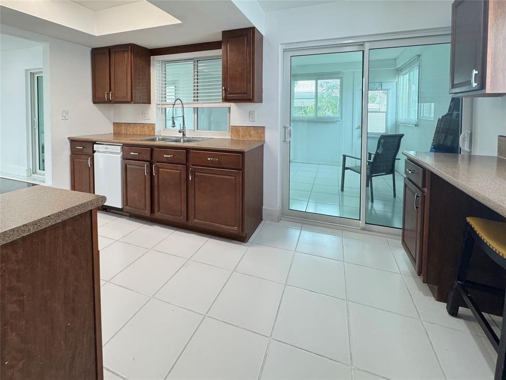 310 Leisure Blvd - Photo 3 of 6
