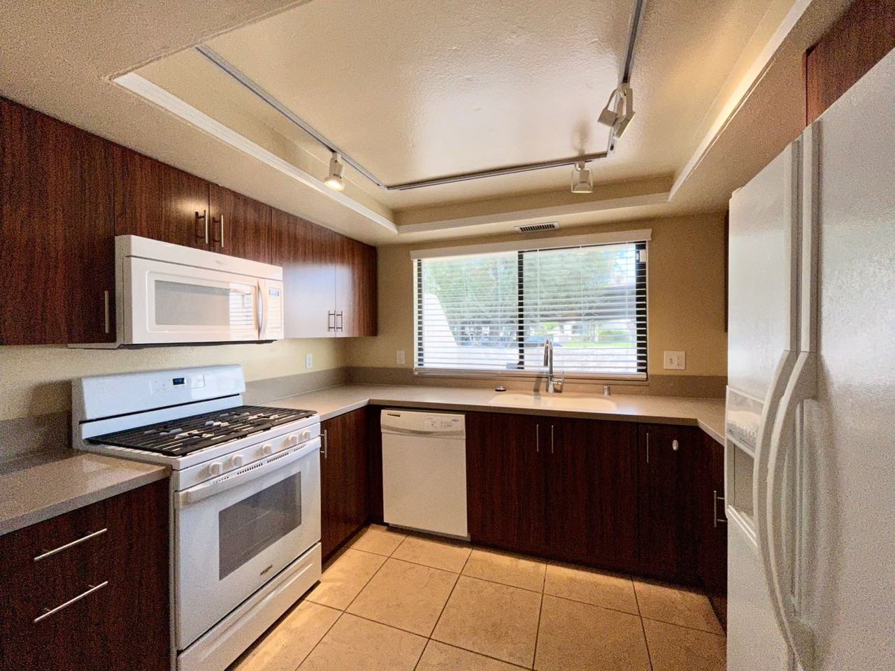 49 Portola Dr - Photo 3 of 34