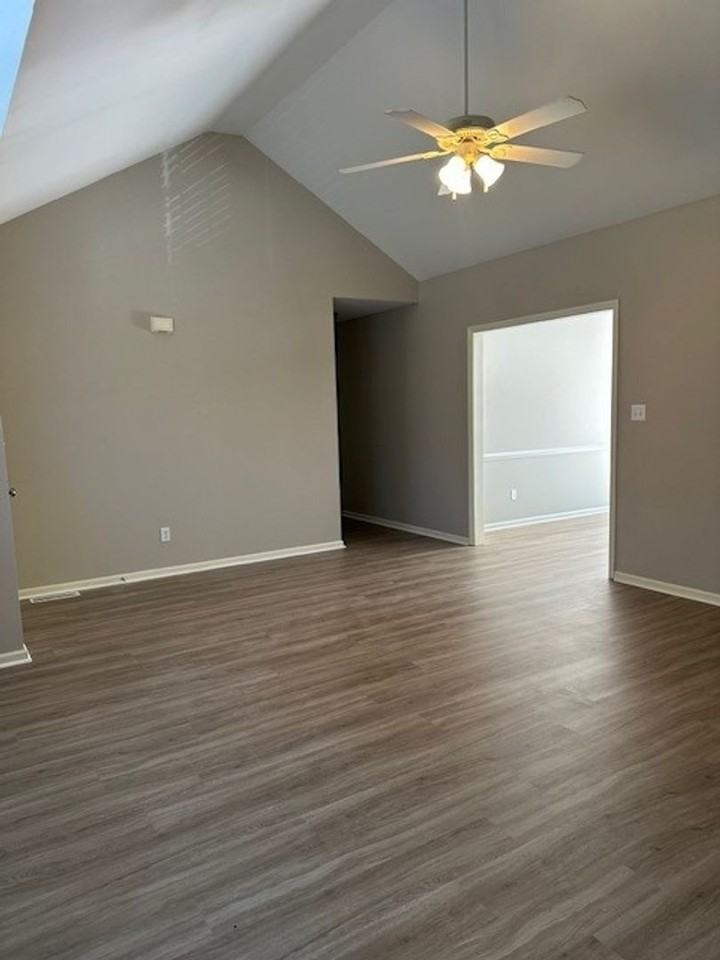 305 Towbridge Ln - Photo 6 of 24