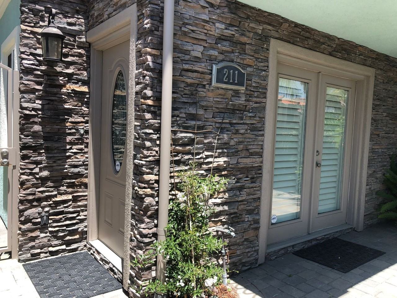 211 7th St - Photo 4 of 39