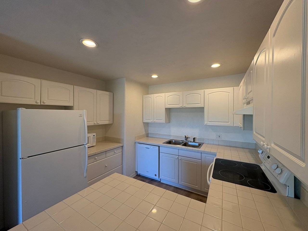 260 Coffee Pot Dr #4 - Photo 4 of 15