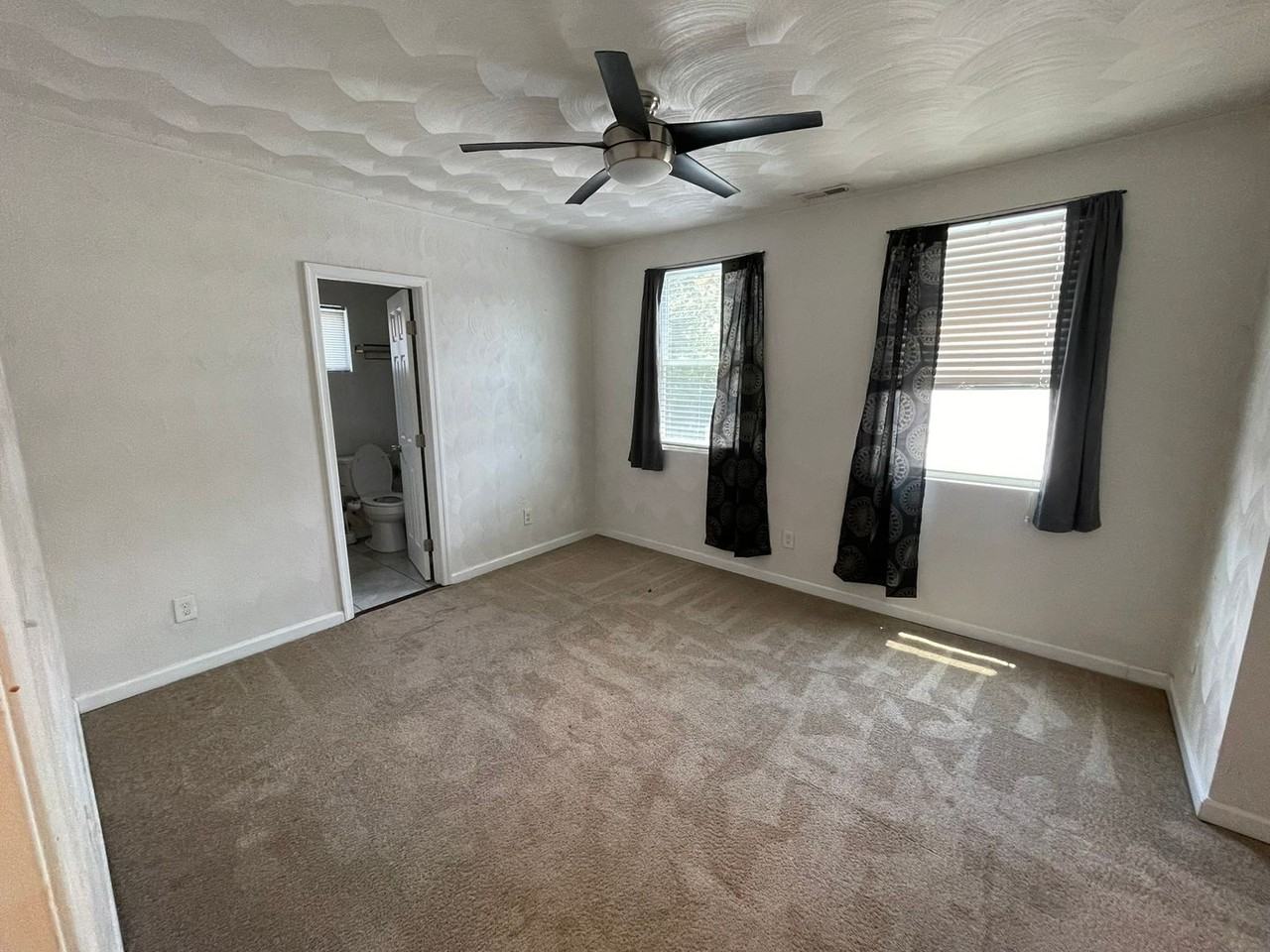2530 Keller Ave - Photo 3 of 25
