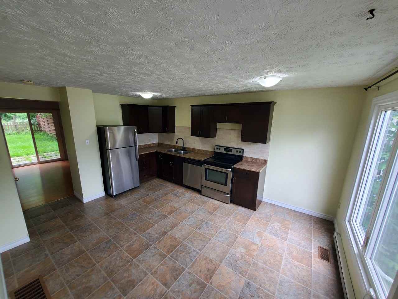 27 Devonshire Crt #27 - Photo 2 of 10