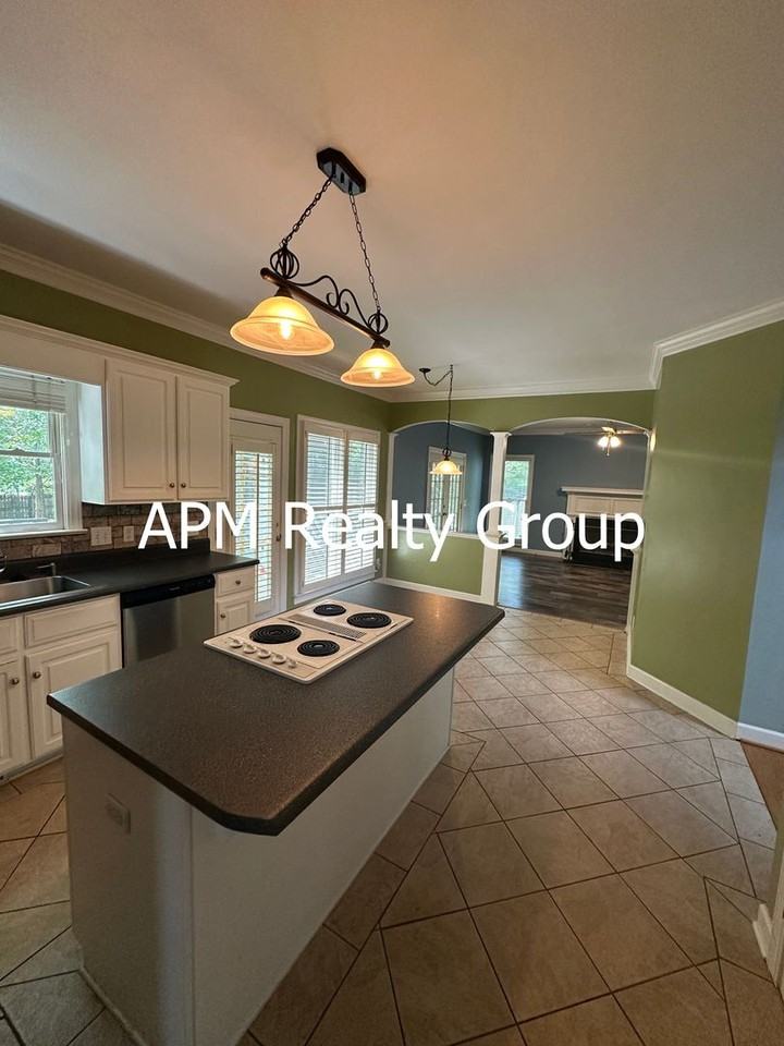 109 Rolling Creek Cir - Photo 2 of 26