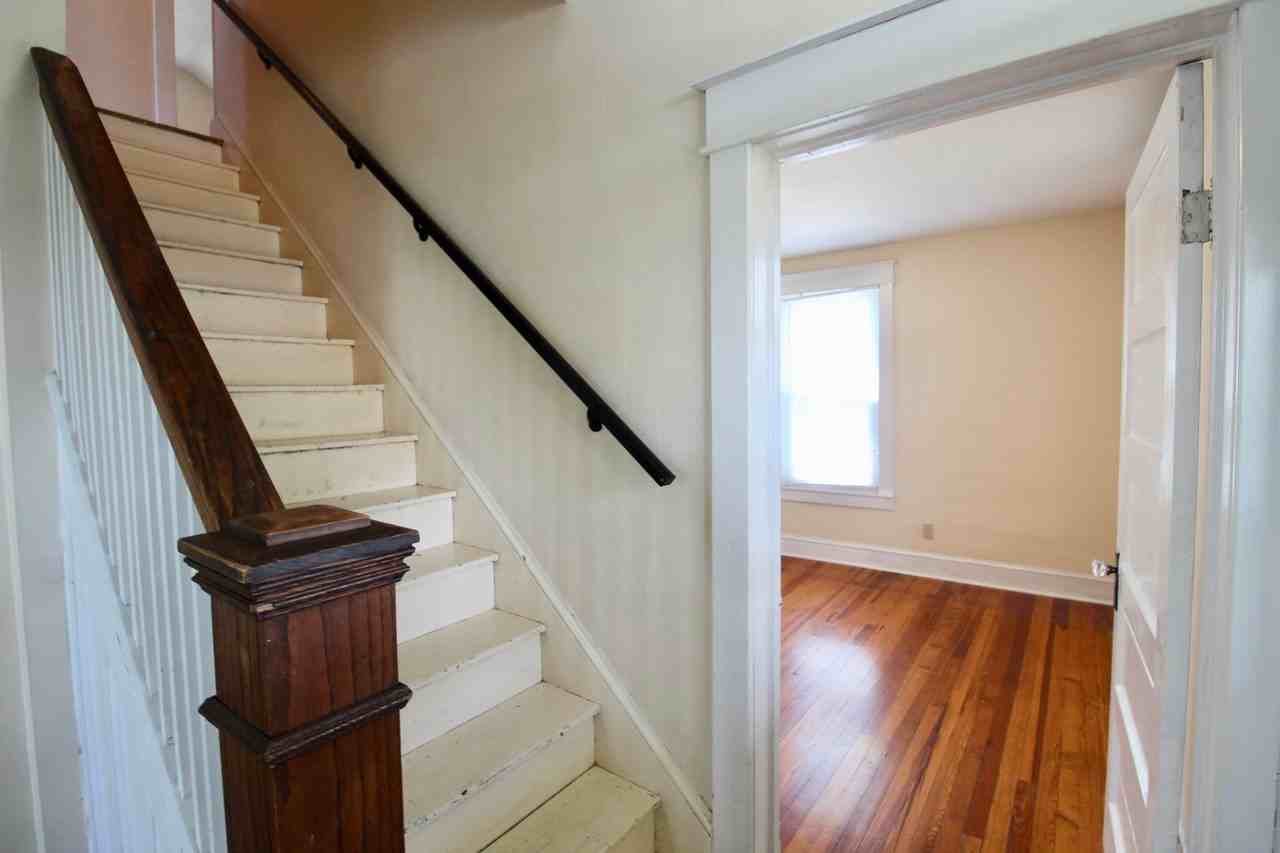 281 Green St - Photo 4 of 25