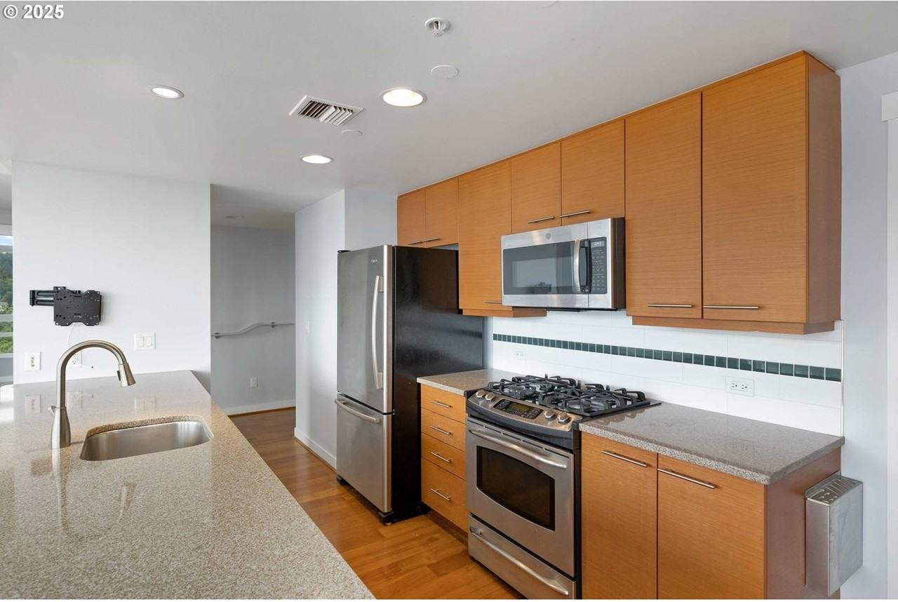 1500 Sw 11th Ave #2401 - Photo 3 of 29