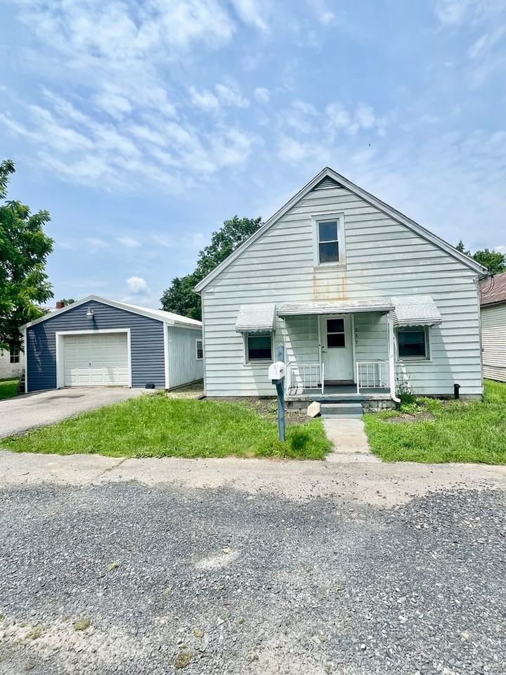 239 Spearing St - Photo 2 of 24