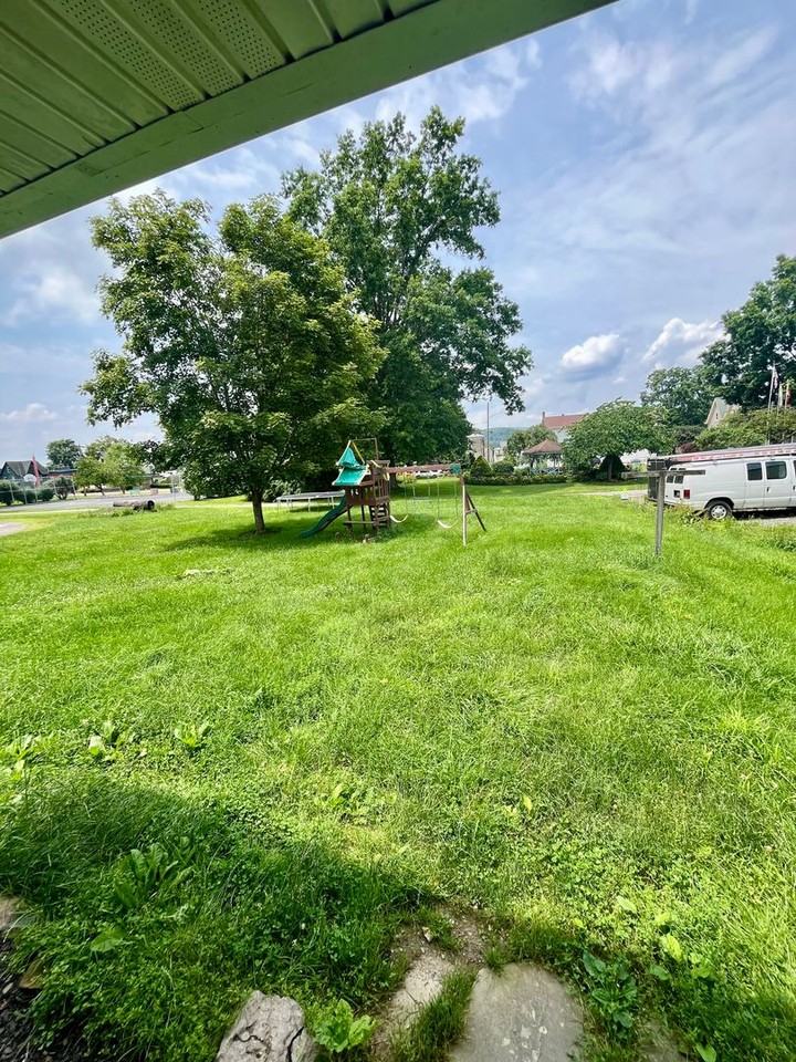 239 Spearing St - Photo 3 of 24